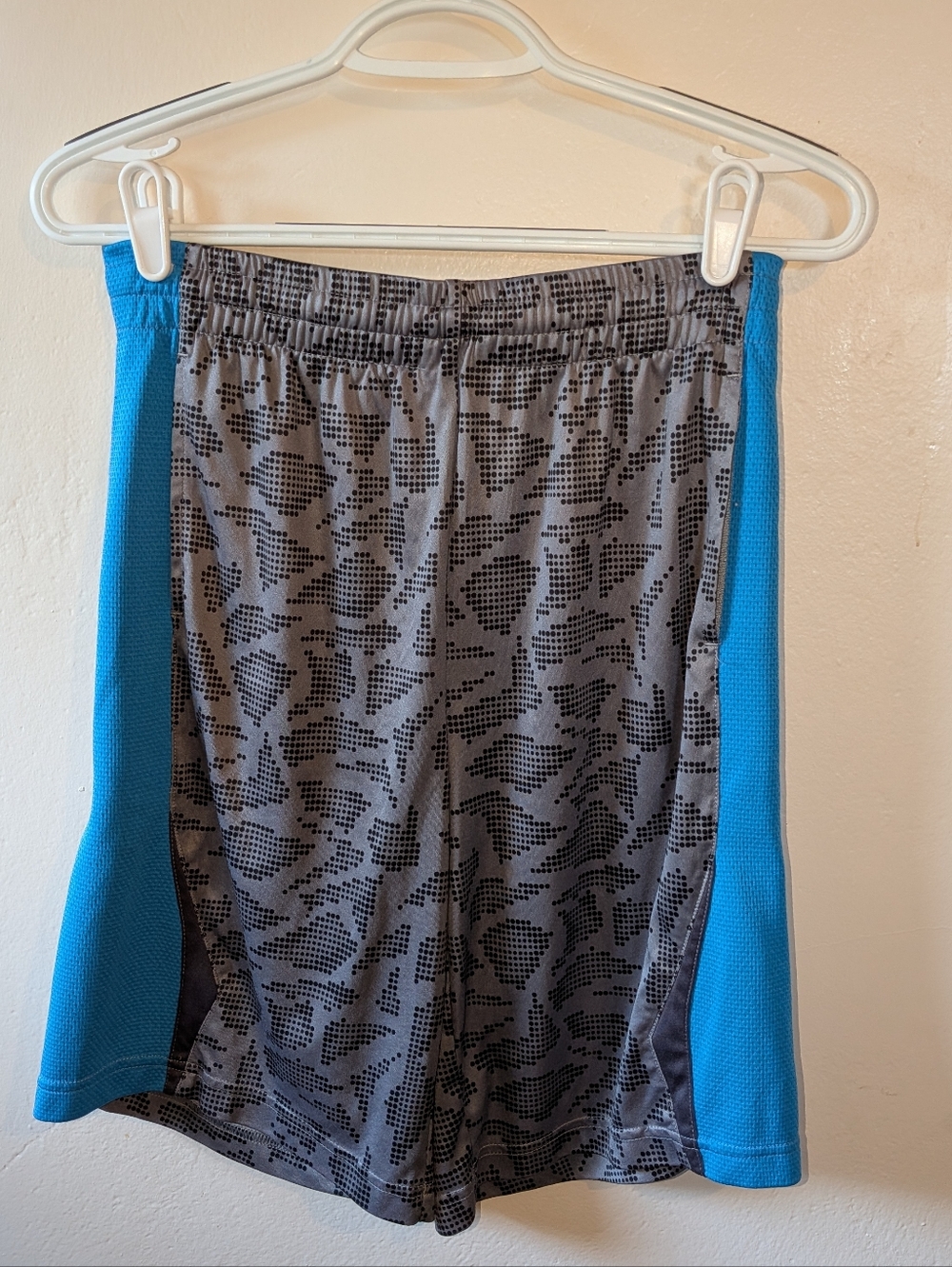 Tek Gear Gray Athletic Shorts with Blue Drawstring Size 14/16